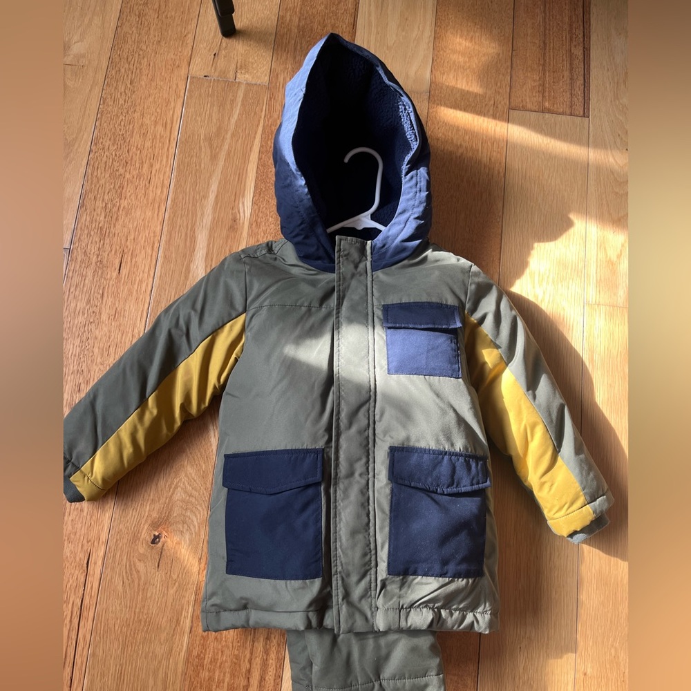 Old Navy 2 piece Snow Suit 5T